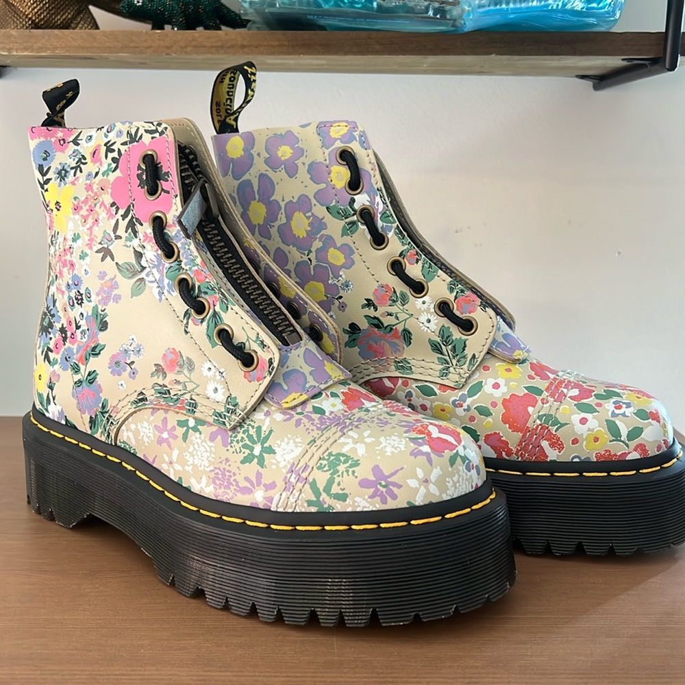 Dr. Martens Sinclair Floral Mashup Beige